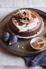 Fig cake with cheese cream — Stock Photo