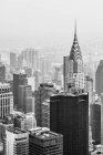 Небесная линия Манхэттена в пасмурный день — стоковое фото