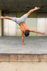 Anonymous man in handstand — Stock Photo