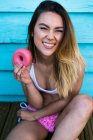 Girl holding doughnut — Stock Photo