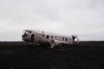 Restos de aviones en Solheimasandur, Islandia - foto de stock