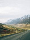 Estrada de montanha vazia — Fotografia de Stock