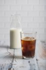 Caffè freddo con latte — Foto stock