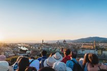 Touristes prenant des photos de Florence — Photo de stock
