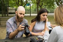 Friends with camera in park — Stock Photo