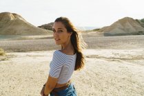 Woman posing in sandy hills — Stock Photo