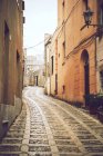 Extérieur de la scène de rue méditerranéenne idyllique — Photo de stock