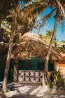 Cabaña de playa tropical - foto de stock