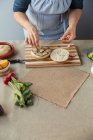 Cucinare preparare panino con avocado — Foto stock
