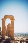 Vista al Valle de los Templos en Agrigento, Sicilia, Italia - foto de stock