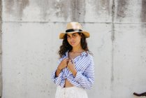 Girl in hat holding shirt — Stock Photo