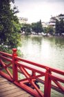 Червоний міст в озера Хоан Кіем га Ной, В'єтнам — стокове фото