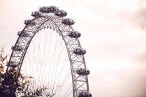 London eye пором колесо — стокове фото