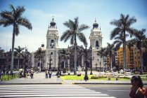 Лима, Перу - 26 ДЕКАБРЯ 2016 года: Главная площадь и собор Лимы, Перу
. — стоковое фото