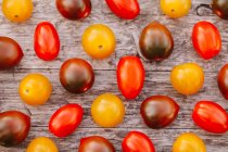 Vários tomates cereja — Fotografia de Stock