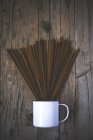 Rye spaghetti in cup — Stock Photo