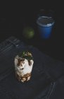 Склянка з гарбуза, прикрашена горіхами — стокове фото