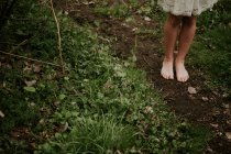 Crop bare female legs standing on ground — Stock Photo