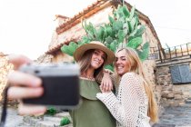 Girls taking selfie on analog camera — Stock Photo