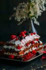 Пиріг зі свіжими ягодами — стокове фото
