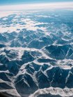 Vista de montanhas nevadas — Fotografia de Stock
