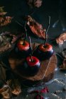 Halloween-Karamell-Äpfel — Stockfoto