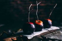 Halloween-Karamell-Äpfel — Stockfoto