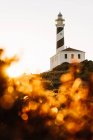 Faro in morbida luce del tramonto — Foto stock