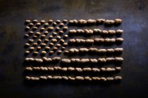 Cadre complet drapeau des États-Unis fait avec des arachides — Photo de stock