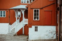 Exterior of wooden cottage facade painted in brown — Stock Photo