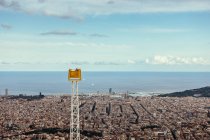 Cidade aérea de Barcelona vista da roda de ferry em Tibidabo — Fotografia de Stock