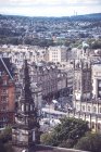 EDIMBURGO, SCOTLAND - 28 DE AGOSTO DE 2017: Pintoresco paisaje urbano del área histórica de Edimburgo - foto de stock