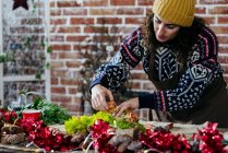 Portrait of woman making floral composition at table — Stock Photo