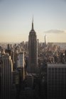 Skyline de la ciudad de Nueva York en la hora dorada - foto de stock