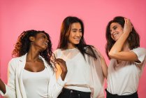 Cheerful multiracial women friends posing — Stock Photo