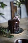 Nahaufnahme von hausgemachtem Schokoladenkuchen — Stockfoto