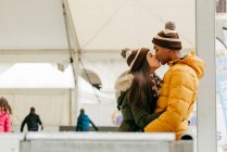 Cheerful couple embraced on rink — Stock Photo