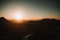 Vista panoramica del tramonto sulle colline della giungla — Foto stock