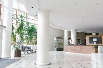 Big hall with white columns in hotel — Stock Photo
