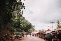 Laos, luang prabang: Menschen auf dem asiatischen Markt. — Stockfoto