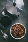 Coffee cup with coffee beans by coffee maker and empty cup — Stock Photo