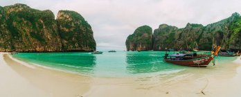 Panoramic view of sand beach with moored lagoon — Stock Photo