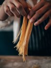 Koch macht Spaghetti — Stock Photo