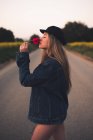 Woman smelling flower — Stock Photo
