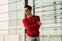 Young man standing in front of building — Stock Photo