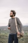 Man standing with photo camera — Stock Photo