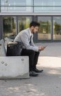 Businessman using mobile phone — Stock Photo