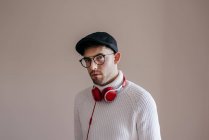 Casual man in cap with headphones — Stock Photo