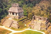 Vista de la increíble pirámide maya ubicada en la ciudad de Palenque en Chiapas, México - foto de stock