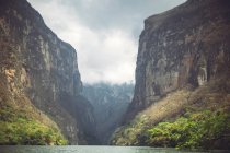 Calm river flowing in Sumidero Canyon in Chiapas, Mexico — Stock Photo